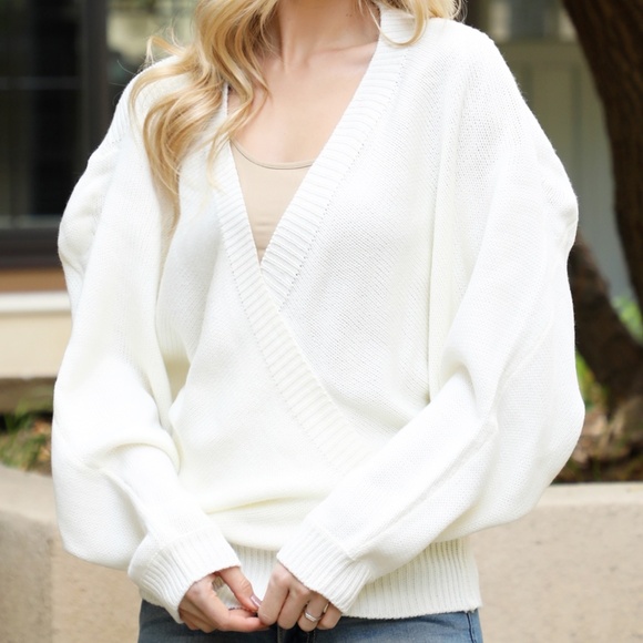 NWT Women's Long Sleeve Overlap Deep V Open Back Knit Sweater Top - Picture 1 of 4